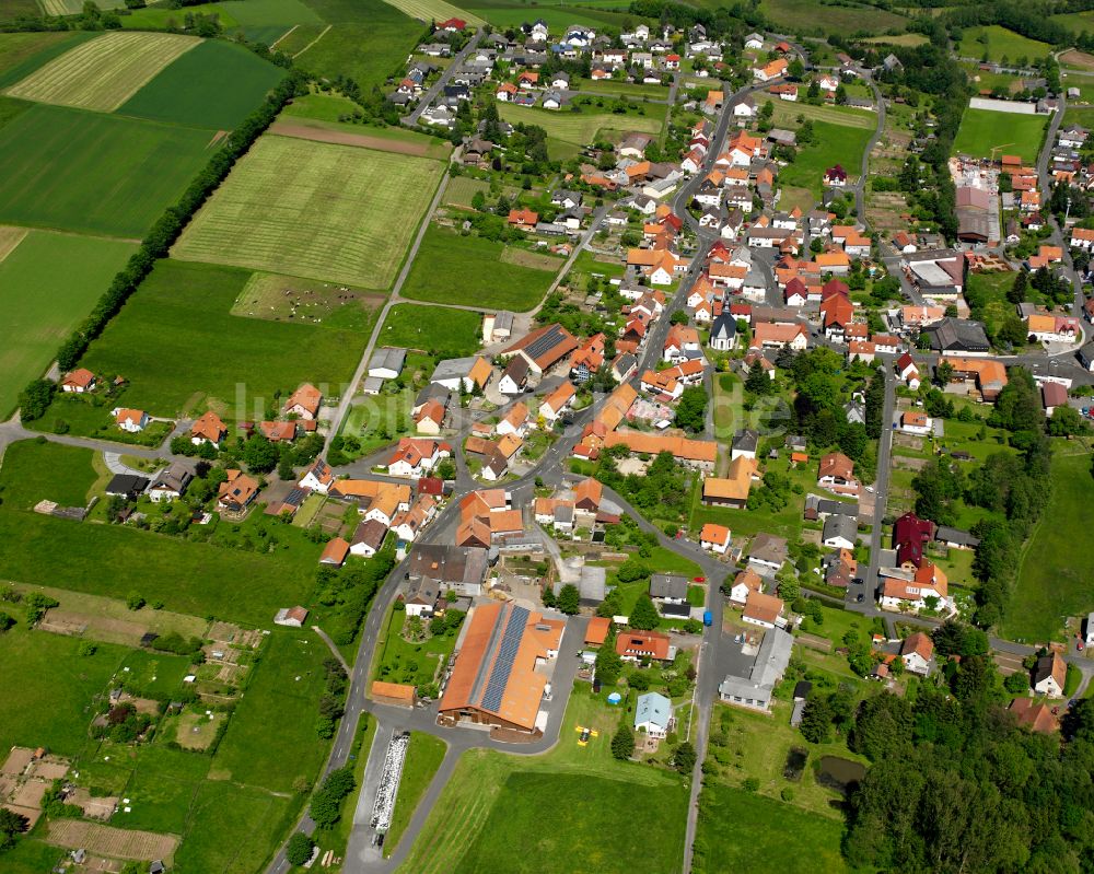 Luftbild Storndorf - Ortsansicht am Rande von landwirtschaftlichen Feldern in Storndorf im Bundesland Hessen, Deutschland