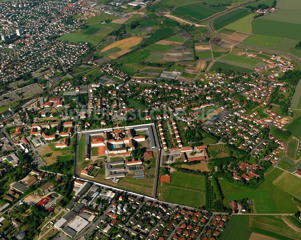 Luftbild Straubing - Ortsansicht am Rande von landwirtschaftlichen Feldern in Straubing im Bundesland Bayern, Deutschland