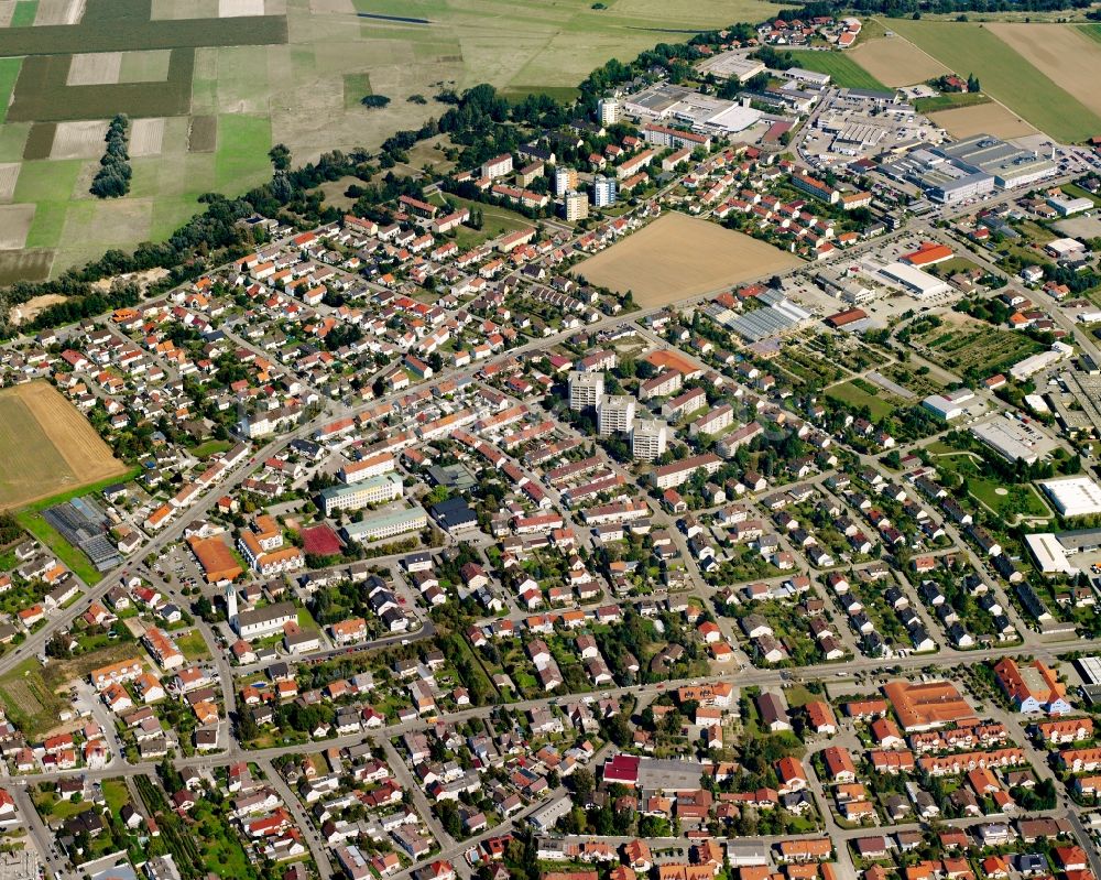 Straubing aus der Vogelperspektive: Ortsansicht am Rande von landwirtschaftlichen Feldern in Straubing im Bundesland Bayern, Deutschland