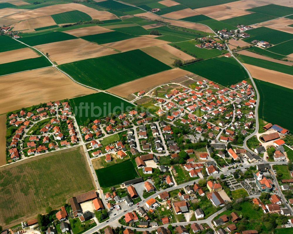 Luftbild Taiding - Ortsansicht am Rande von landwirtschaftlichen Feldern in Taiding im Bundesland Bayern, Deutschland