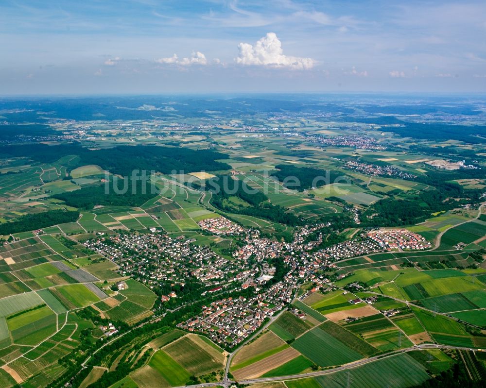 Luftaufnahme Talheim - Ortsansicht am Rande von landwirtschaftlichen Feldern in Talheim im Bundesland Baden-Württemberg, Deutschland