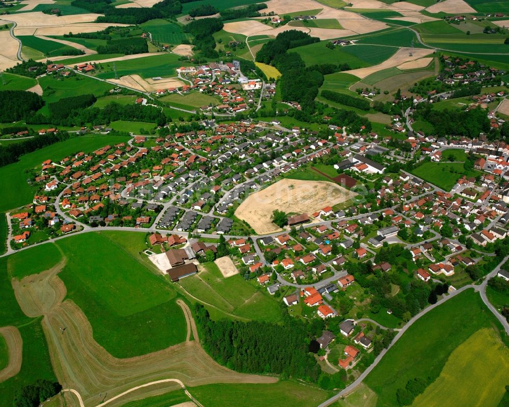 Tann von oben - Ortsansicht am Rande von landwirtschaftlichen Feldern in Tann im Bundesland Bayern, Deutschland