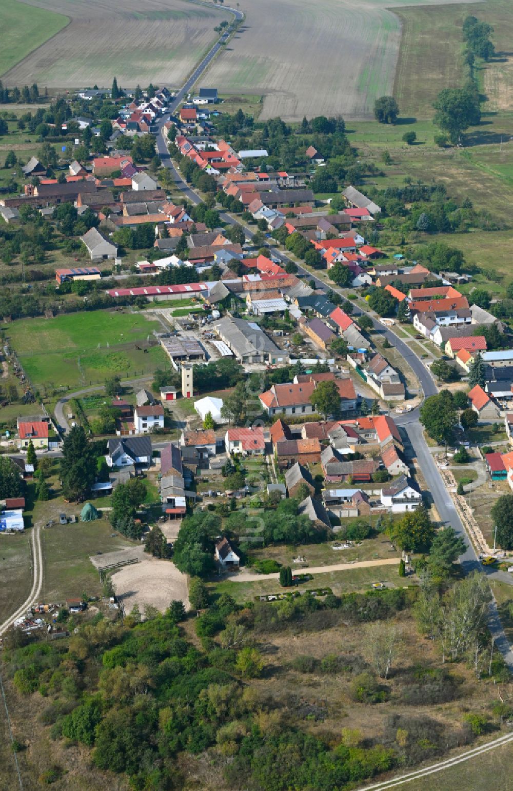 Tanneberg aus der Vogelperspektive: Ortsansicht am Rande von landwirtschaftlichen Feldern in Tanneberg im Bundesland Brandenburg, Deutschland