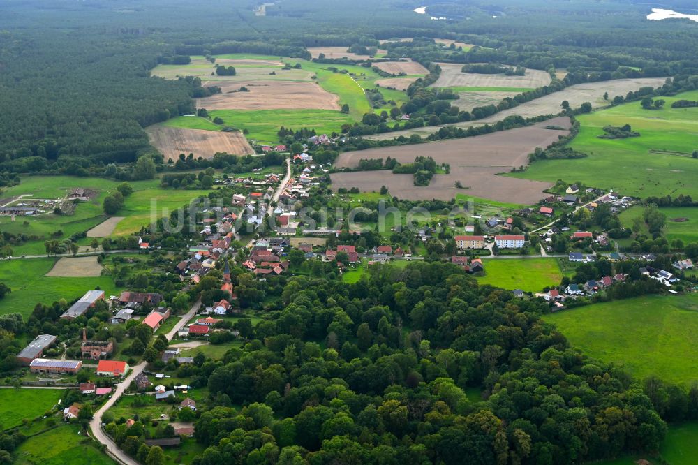 Luftbild Temmen-Ringenwalde - Ortsansicht am Rande von landwirtschaftlichen Feldern in Temmen-Ringenwalde im Bundesland Brandenburg, Deutschland