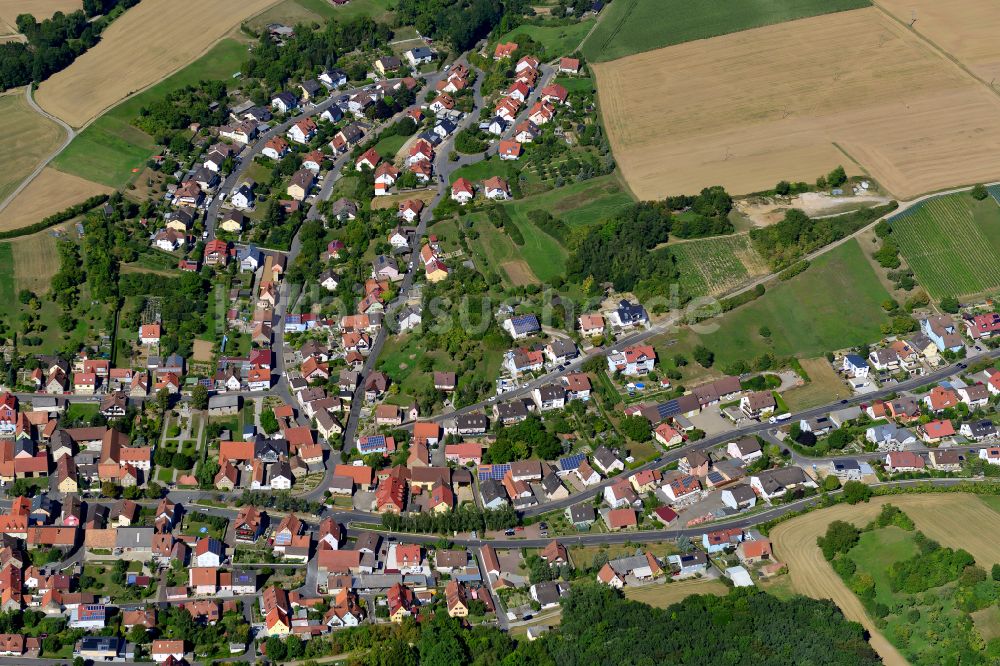 Luftaufnahme Theilheim - Ortsansicht am Rande von landwirtschaftlichen Feldern in Theilheim im Bundesland Bayern, Deutschland