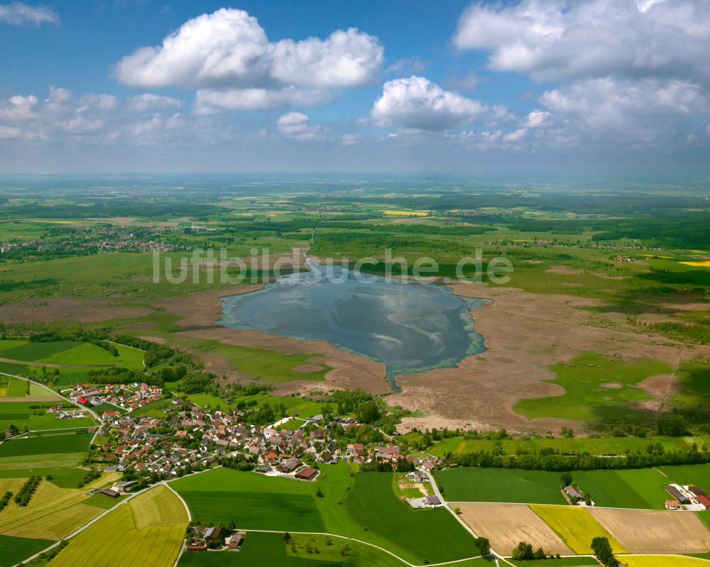 Luftaufnahme Tiefenbach - Ortsansicht am Rande von landwirtschaftlichen Feldern in Tiefenbach im Bundesland Baden-Württemberg, Deutschland