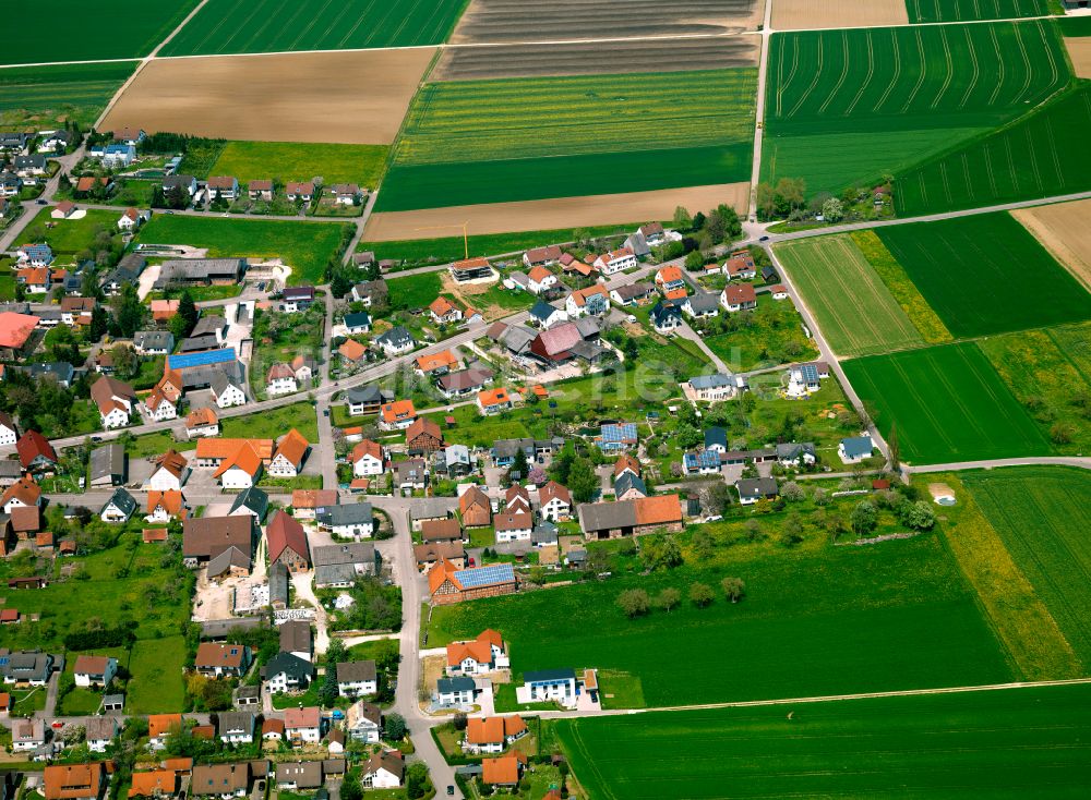 Tomerdingen aus der Vogelperspektive: Ortsansicht am Rande von landwirtschaftlichen Feldern in Tomerdingen im Bundesland Baden-Württemberg, Deutschland