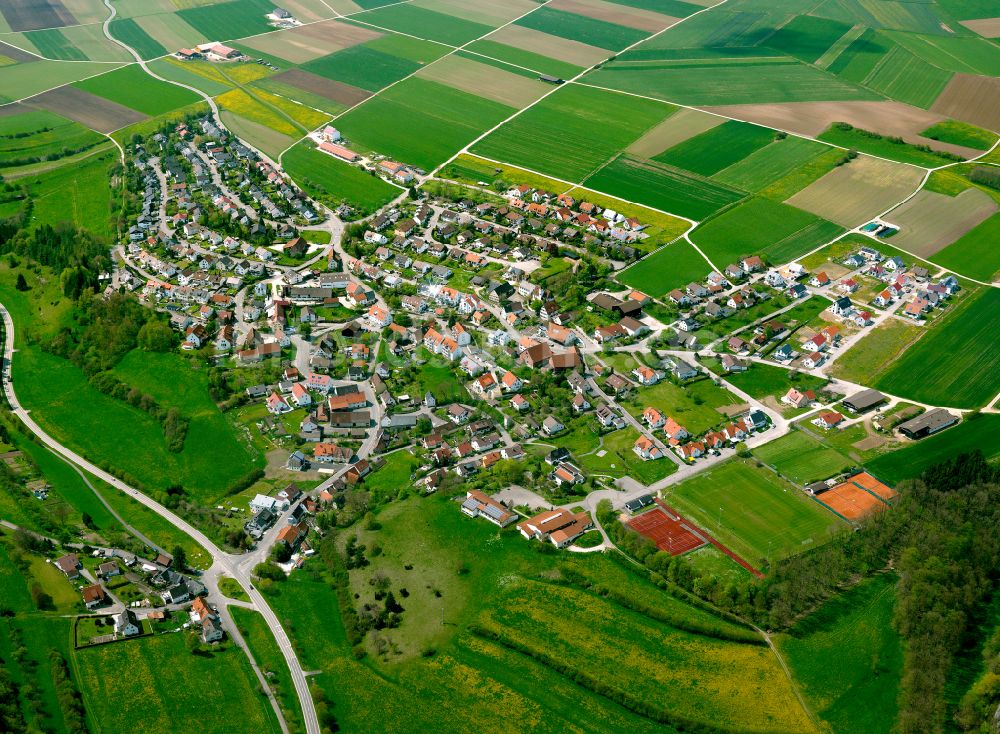 Ulm aus der Vogelperspektive: Ortsansicht am Rande von landwirtschaftlichen Feldern in Ulm im Bundesland Baden-Württemberg, Deutschland