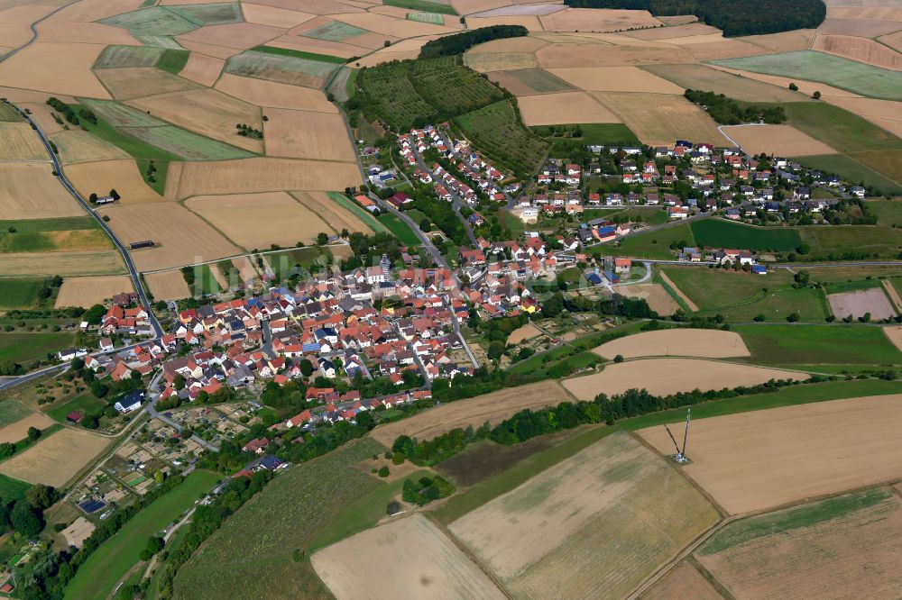 Unteraltertheim aus der Vogelperspektive: Ortsansicht am Rande von landwirtschaftlichen Feldern in Unteraltertheim im Bundesland Bayern, Deutschland