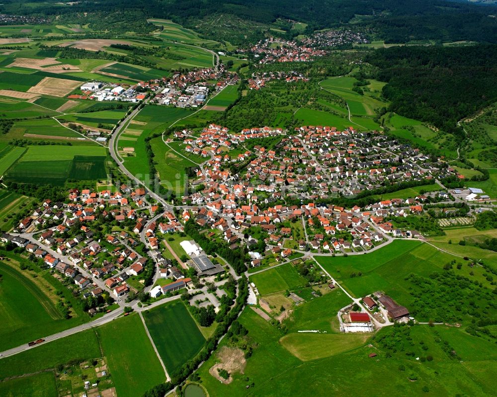 Unterbrüden aus der Vogelperspektive: Ortsansicht am Rande von landwirtschaftlichen Feldern in Unterbrüden im Bundesland Baden-Württemberg, Deutschland