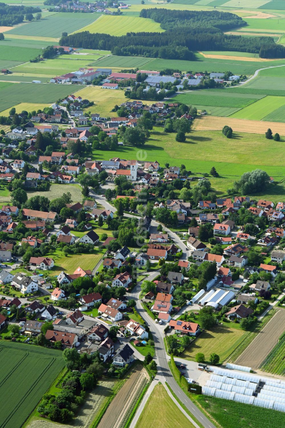 Luftbild Unterschweinbach - Ortsansicht am Rande von landwirtschaftlichen Feldern in Unterschweinbach im Bundesland Bayern, Deutschland