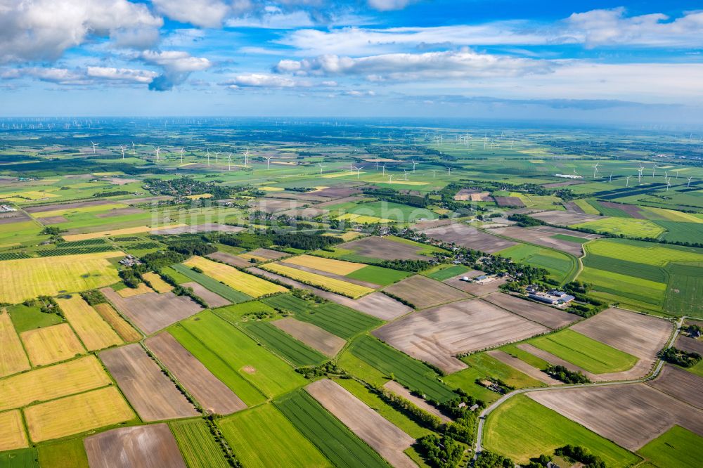 Luftbild Uphusum - Ortsansicht am Rande von landwirtschaftlichen Feldern in Uphusum im Bundesland Schleswig-Holstein, Deutschland