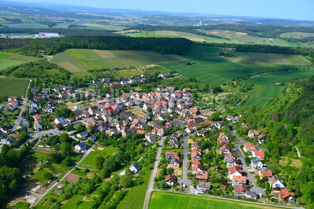 Urphar aus der Vogelperspektive: Ortsansicht am Rande von landwirtschaftlichen Feldern in Urphar im Bundesland Baden-Württemberg, Deutschland