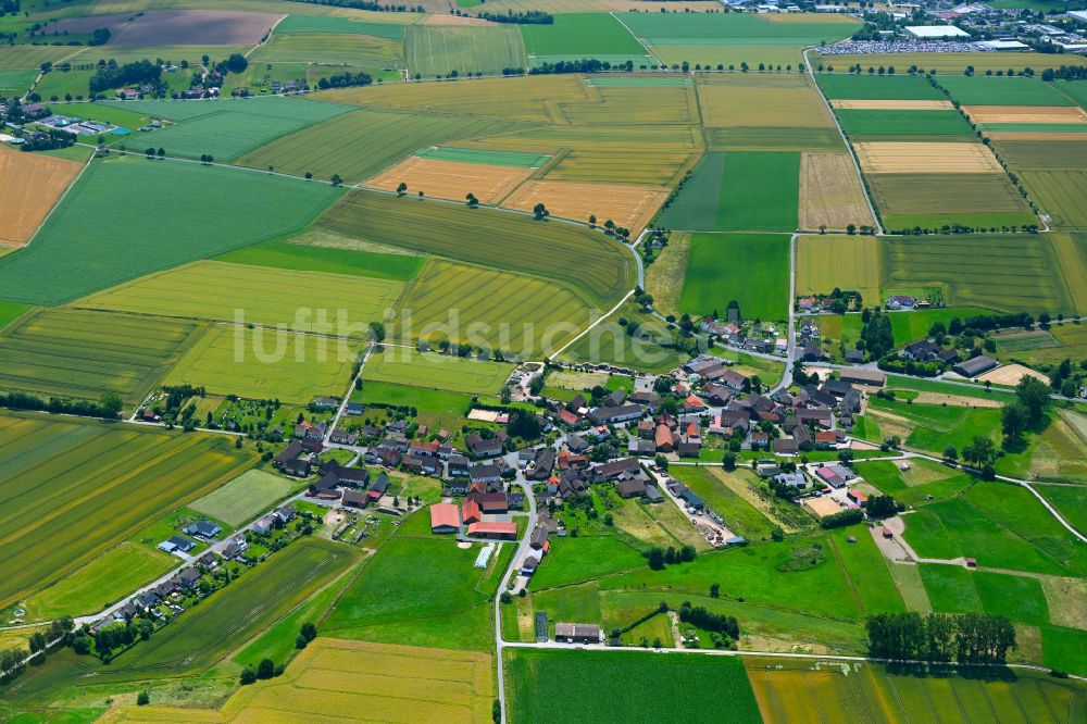 Vahle von oben - Ortsansicht am Rande von landwirtschaftlichen Feldern in Vahle im Bundesland Niedersachsen, Deutschland