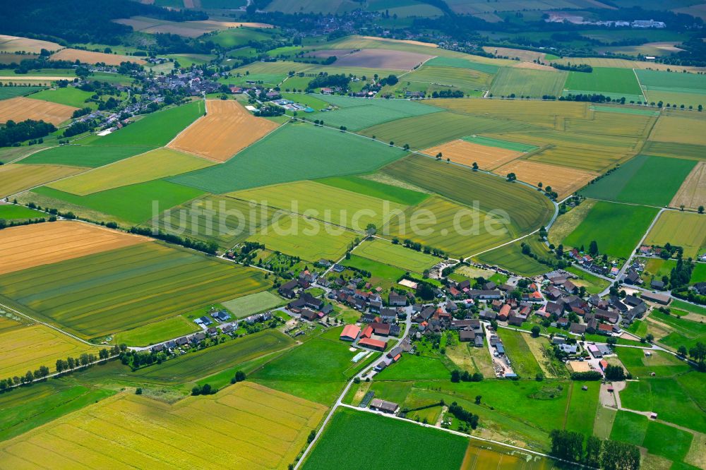 Vahle aus der Vogelperspektive: Ortsansicht am Rande von landwirtschaftlichen Feldern in Vahle im Bundesland Niedersachsen, Deutschland