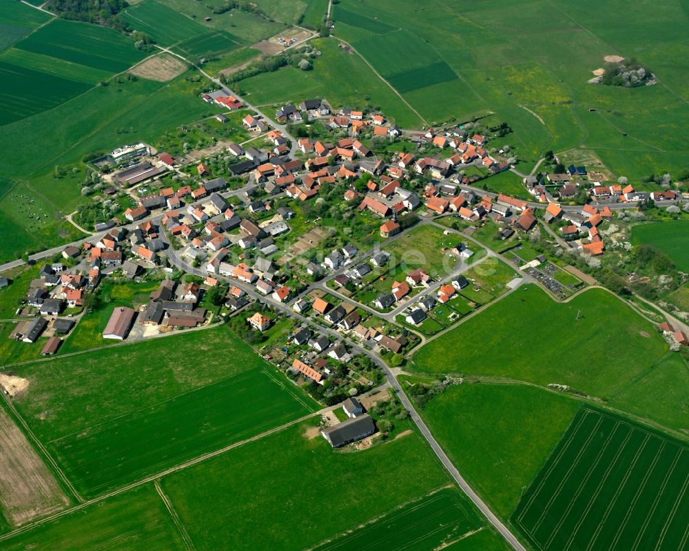 Luftaufnahme Wahlen - Ortsansicht am Rande von landwirtschaftlichen Feldern in Wahlen im Bundesland Hessen, Deutschland