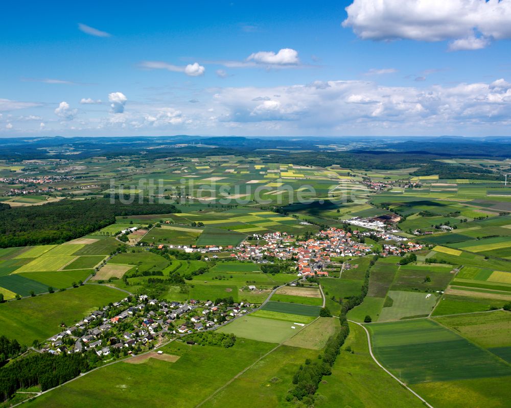 Wallenrod von oben - Ortsansicht am Rande von landwirtschaftlichen Feldern in Wallenrod im Bundesland Hessen, Deutschland