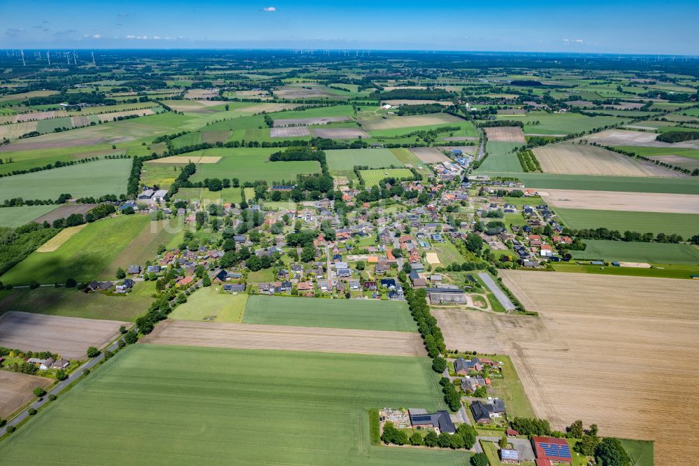 Luftaufnahme Wangersen - Ortsansicht am Rande von landwirtschaftlichen Feldern in Wangersen im Bundesland Niedersachsen, Deutschland