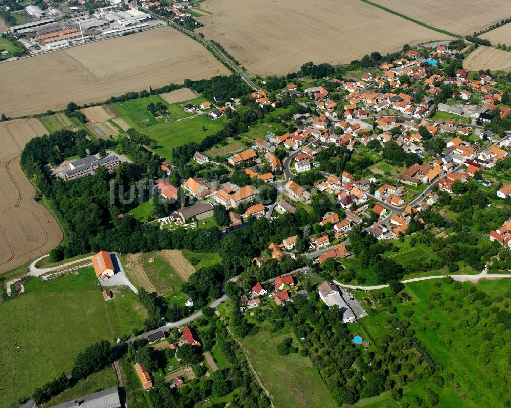 Weberstedt von oben - Ortsansicht am Rande von landwirtschaftlichen Feldern in Weberstedt im Bundesland Thüringen, Deutschland