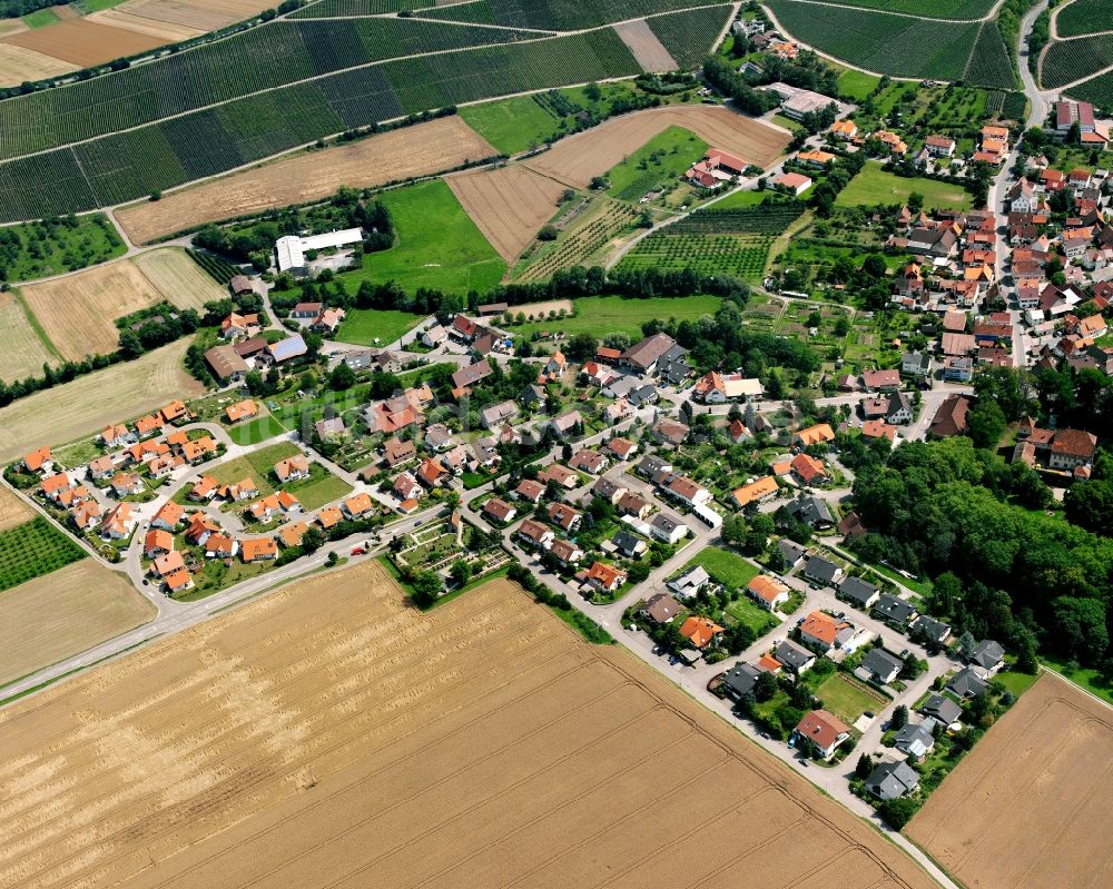 Weiler aus der Vogelperspektive: Ortsansicht am Rande von landwirtschaftlichen Feldern in Weiler im Bundesland Baden-Württemberg, Deutschland