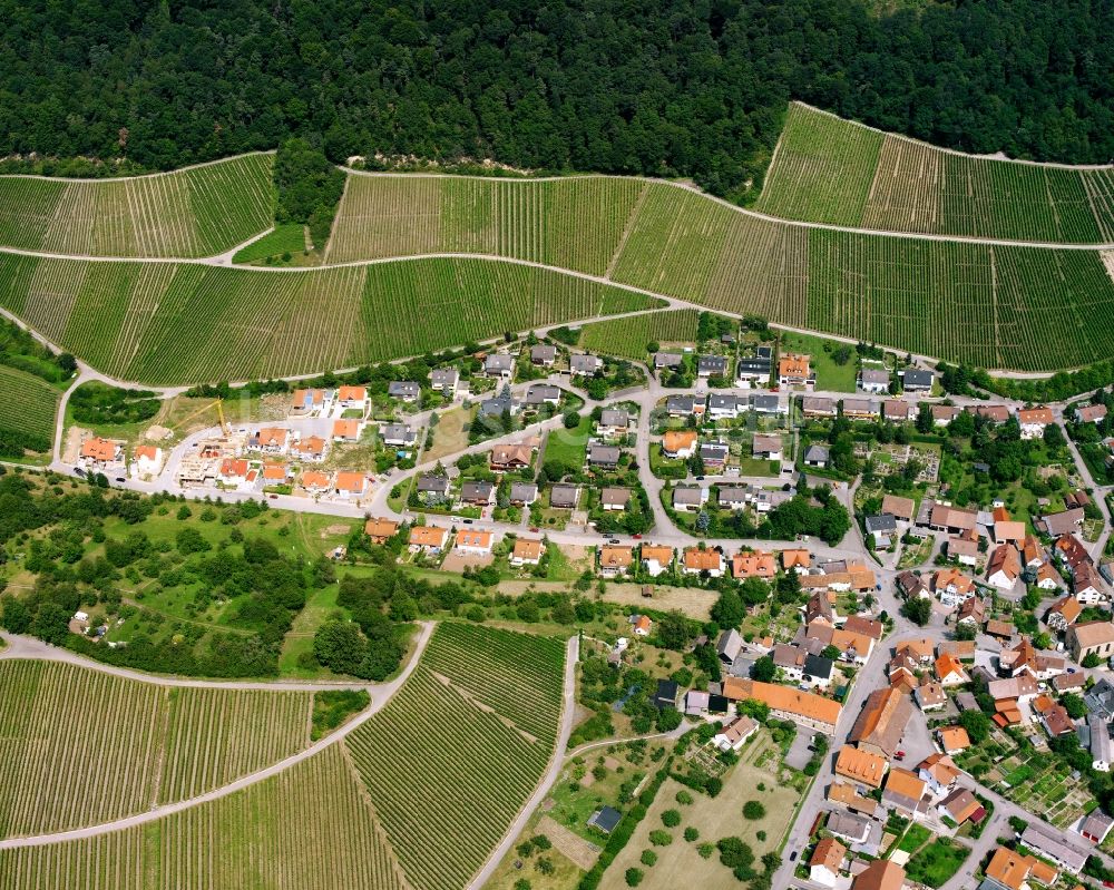 Weinsberg von oben - Ortsansicht am Rande von landwirtschaftlichen Feldern in Weinsberg im Bundesland Baden-Württemberg, Deutschland