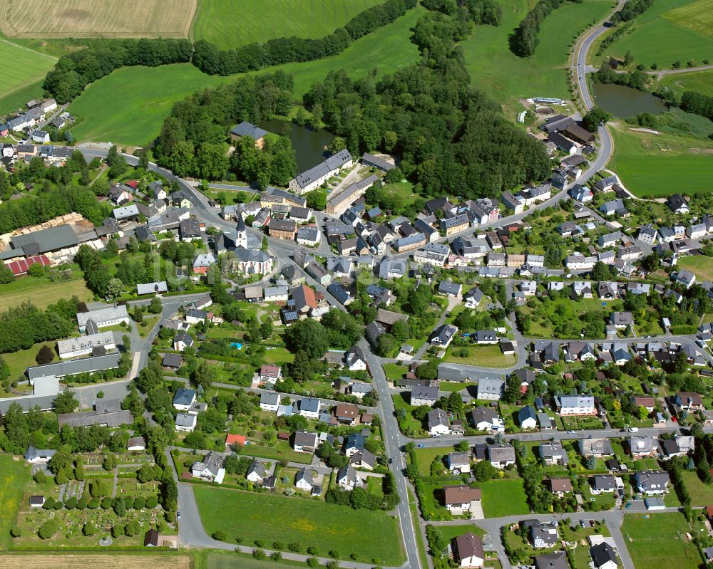 Luftbild Weißdorf - Ortsansicht am Rande von landwirtschaftlichen Feldern in Weißdorf im Bundesland Bayern, Deutschland