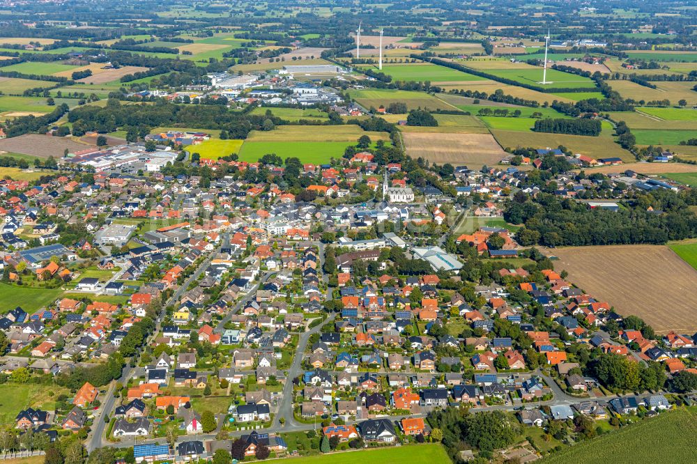 Westenholz von oben - Ortsansicht am Rande von landwirtschaftlichen Feldern in Westenholz im Bundesland Nordrhein-Westfalen, Deutschland