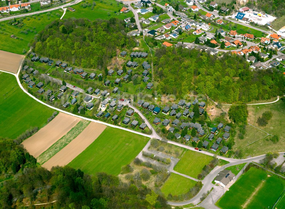 Westerheim von oben - Ortsansicht am Rande von landwirtschaftlichen Feldern in Westerheim im Bundesland Baden-Württemberg, Deutschland