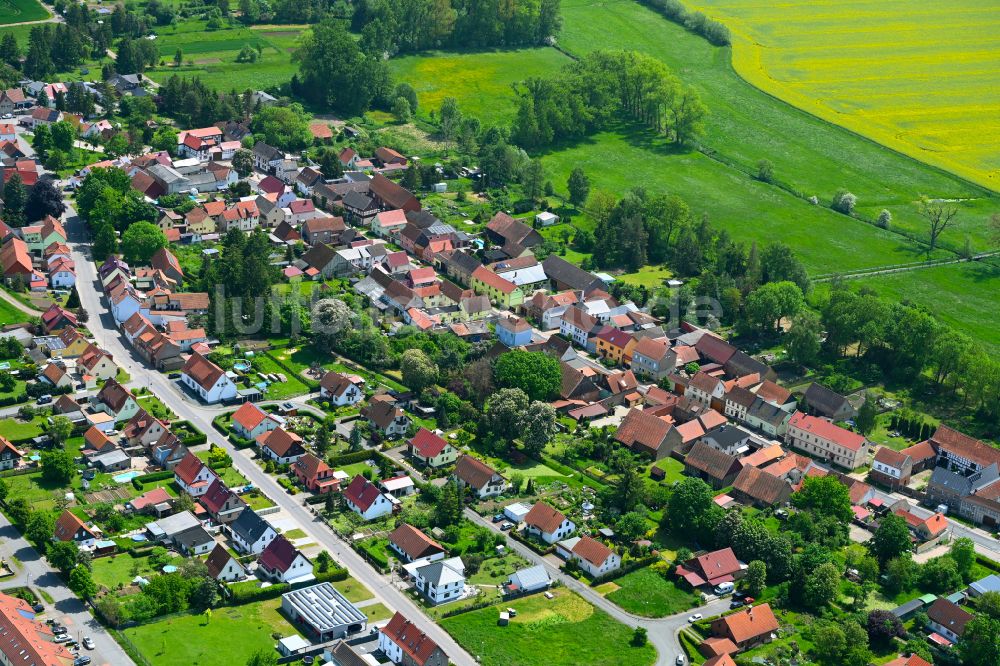 Westhausen von oben - Ortsansicht am Rande von landwirtschaftlichen Feldern in Westhausen im Bundesland Thüringen, Deutschland