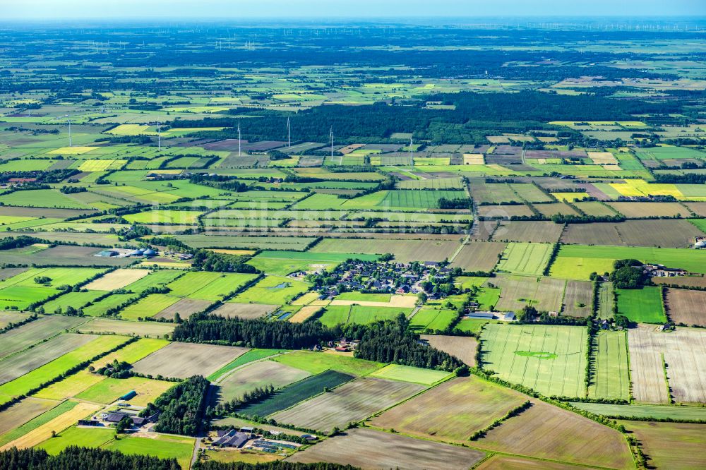 Westre aus der Vogelperspektive: Ortsansicht am Rande von landwirtschaftlichen Feldern in Westre im Bundesland Schleswig-Holstein, Deutschland