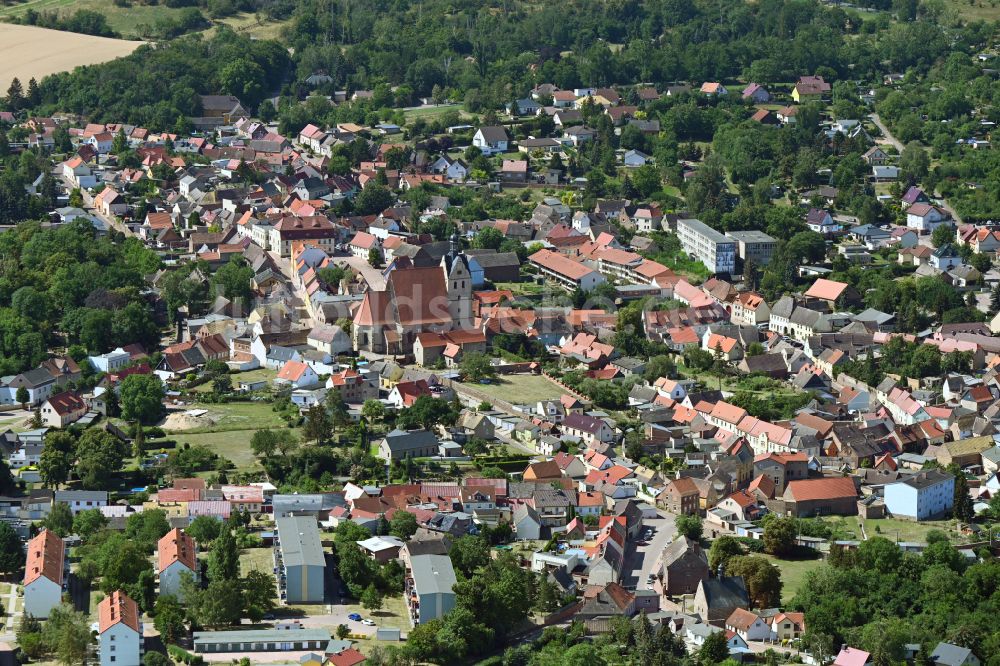 Wettin-Löbejün von oben - Ortsansicht am Rande von landwirtschaftlichen Feldern in Wettin-Löbejün im Bundesland Sachsen-Anhalt, Deutschland