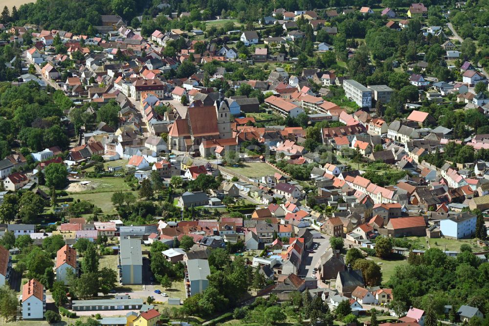 Wettin-Löbejün aus der Vogelperspektive: Ortsansicht am Rande von landwirtschaftlichen Feldern in Wettin-Löbejün im Bundesland Sachsen-Anhalt, Deutschland