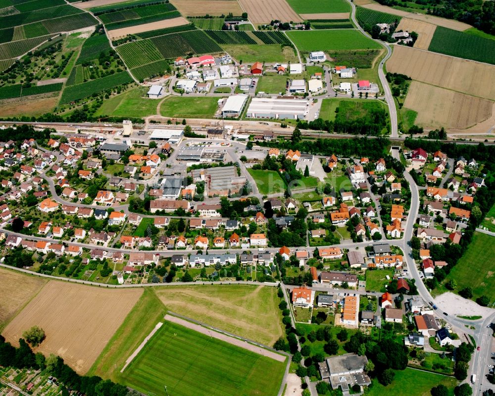 Luftaufnahme Willsbach - Ortsansicht am Rande von landwirtschaftlichen Feldern in Willsbach im Bundesland Baden-Württemberg, Deutschland