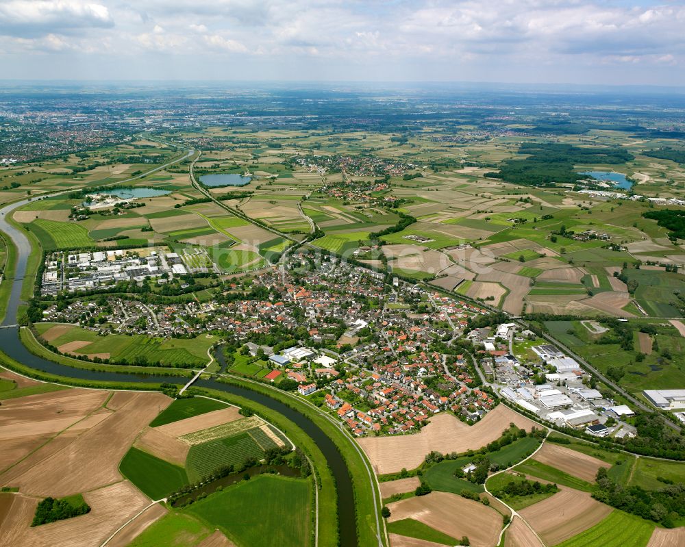 Willstätt aus der Vogelperspektive: Ortsansicht am Rande von landwirtschaftlichen Feldern in Willstätt im Bundesland Baden-Württemberg, Deutschland