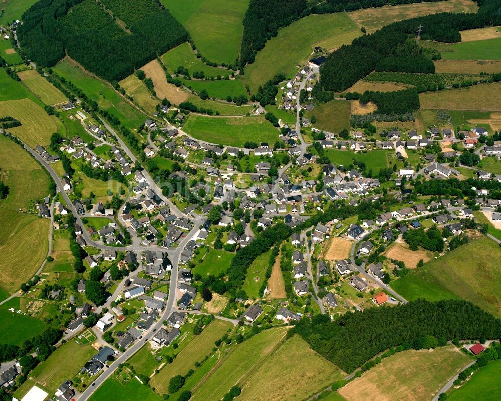 Wingeshausen aus der Vogelperspektive: Ortsansicht am Rande von landwirtschaftlichen Feldern in Wingeshausen im Bundesland Nordrhein-Westfalen, Deutschland