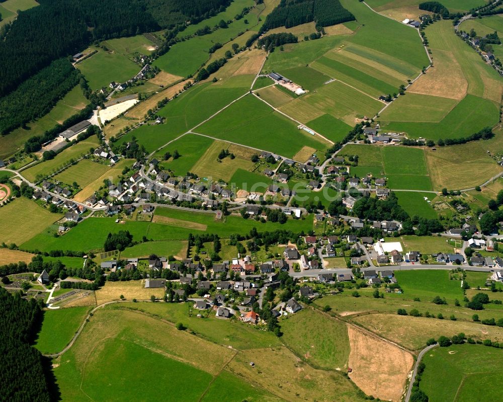 Luftaufnahme Wingeshausen - Ortsansicht am Rande von landwirtschaftlichen Feldern in Wingeshausen im Bundesland Nordrhein-Westfalen, Deutschland