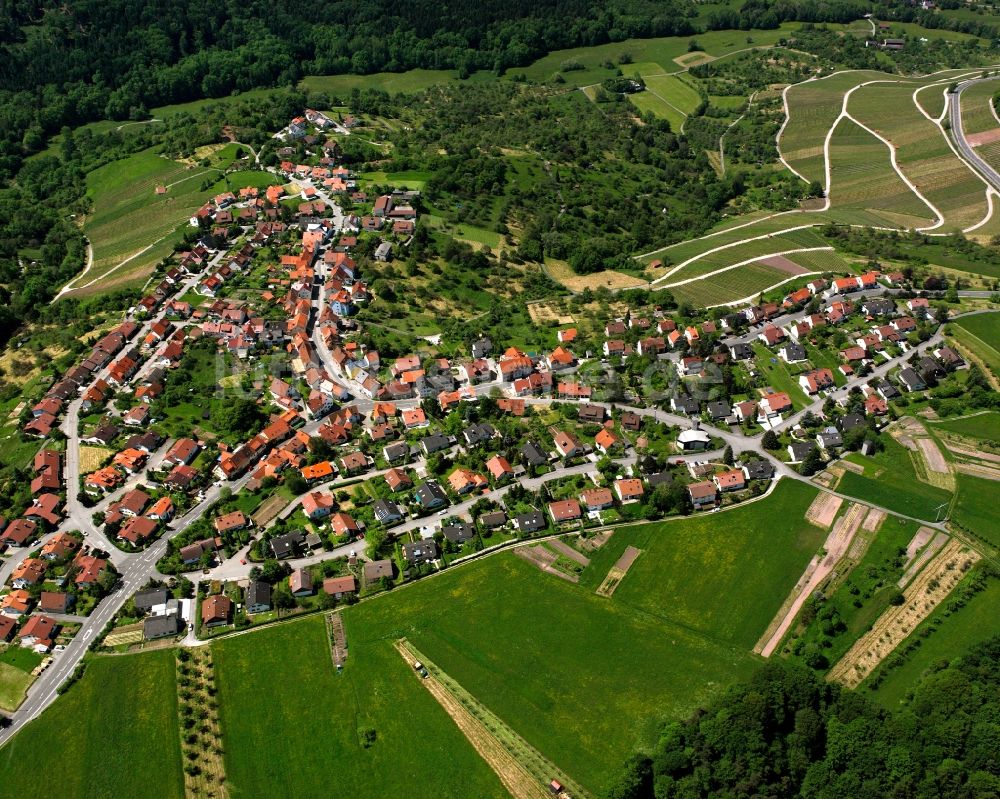 Winnenden von oben - Ortsansicht am Rande von landwirtschaftlichen Feldern in Winnenden im Bundesland Baden-Württemberg, Deutschland