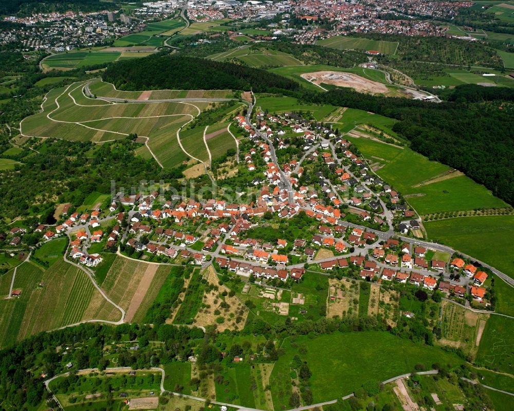 Winnenden aus der Vogelperspektive: Ortsansicht am Rande von landwirtschaftlichen Feldern in Winnenden im Bundesland Baden-Württemberg, Deutschland