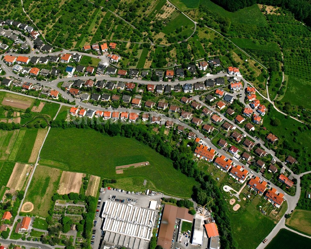 Winnenden von oben - Ortsansicht am Rande von landwirtschaftlichen Feldern in Winnenden im Bundesland Baden-Württemberg, Deutschland