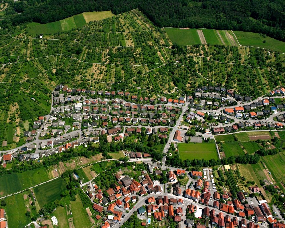 Winnenden aus der Vogelperspektive: Ortsansicht am Rande von landwirtschaftlichen Feldern in Winnenden im Bundesland Baden-Württemberg, Deutschland