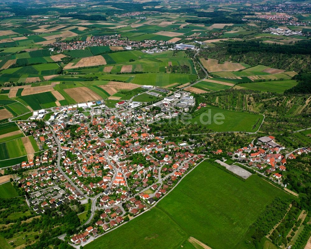 Winnenden von oben - Ortsansicht am Rande von landwirtschaftlichen Feldern in Winnenden im Bundesland Baden-Württemberg, Deutschland