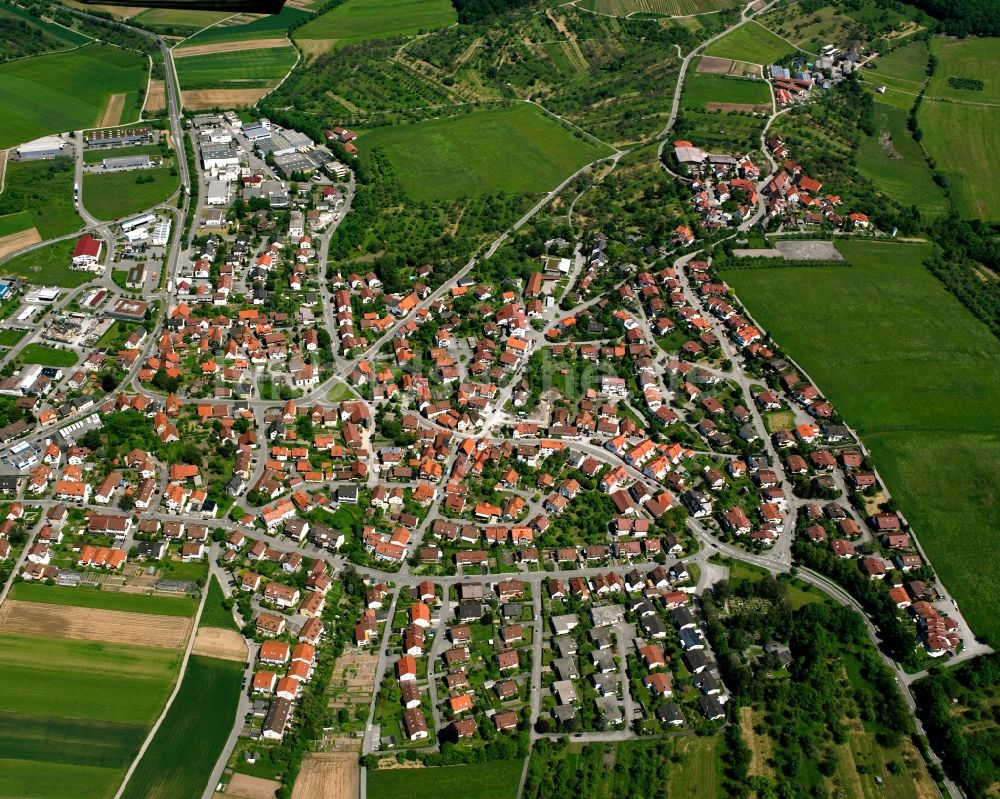 Winnenden aus der Vogelperspektive: Ortsansicht am Rande von landwirtschaftlichen Feldern in Winnenden im Bundesland Baden-Württemberg, Deutschland