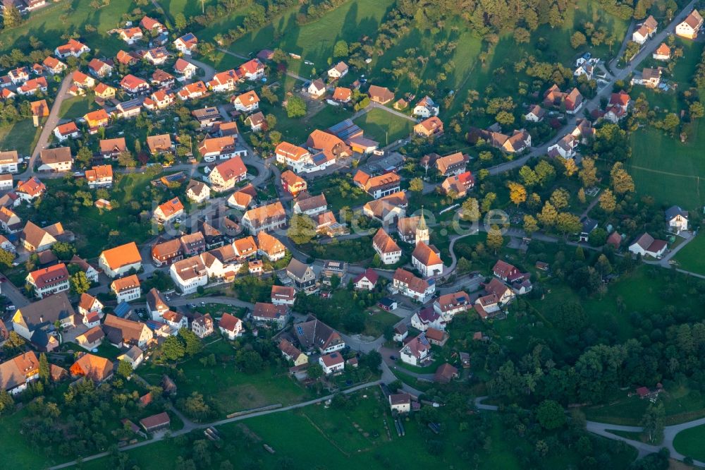 Wittendorf von oben - Ortsansicht am Rande von landwirtschaftlichen Feldern in Wittendorf im Bundesland Baden-Württemberg, Deutschland