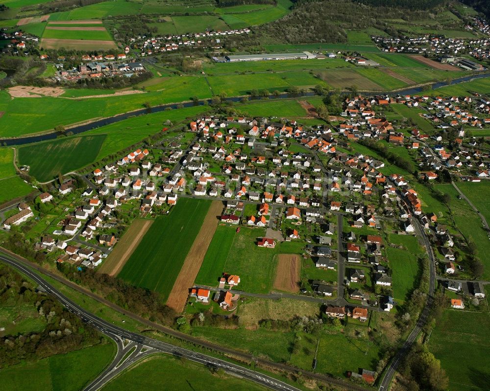 Luftbild Wölfershausen - Ortsansicht am Rande von landwirtschaftlichen Feldern in Wölfershausen im Bundesland Hessen, Deutschland