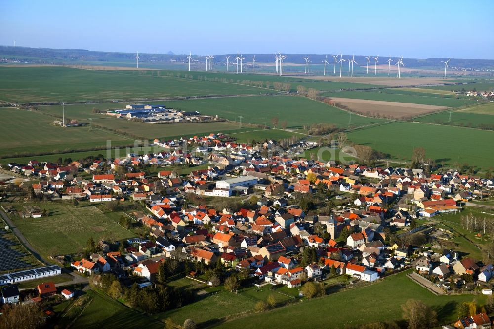 Luftaufnahme Wolferstedt - Ortsansicht am Rande von landwirtschaftlichen Feldern in Wolferstedt im Bundesland Sachsen-Anhalt, Deutschland