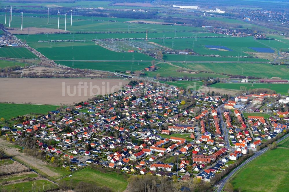 Luftbild Wustermark - Ortsansicht am Rande von landwirtschaftlichen Feldern in Wustermark im Bundesland Brandenburg, Deutschland