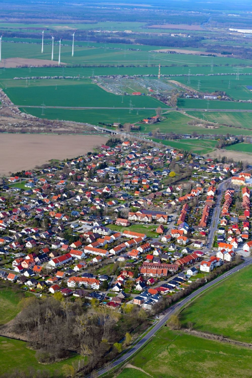 Wustermark von oben - Ortsansicht am Rande von landwirtschaftlichen Feldern in Wustermark im Bundesland Brandenburg, Deutschland