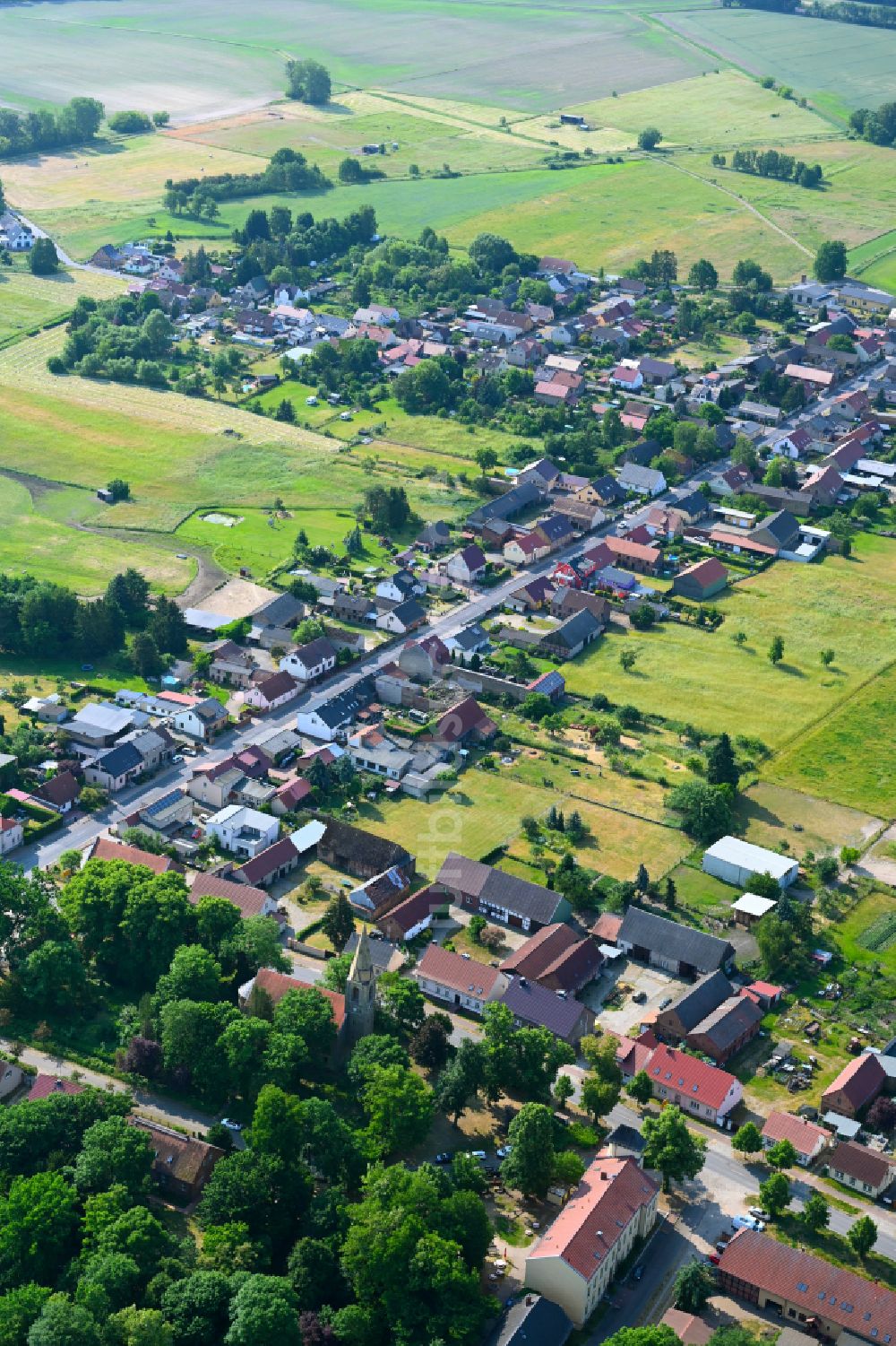 Zehlendorf von oben - Ortsansicht am Rande von landwirtschaftlichen Feldern in Zehlendorf im Bundesland Brandenburg, Deutschland