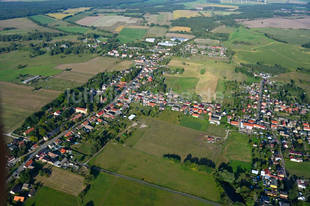 Luftaufnahme Zehlendorf - Ortsansicht am Rande von landwirtschaftlichen Feldern in Zehlendorf im Bundesland Brandenburg, Deutschland