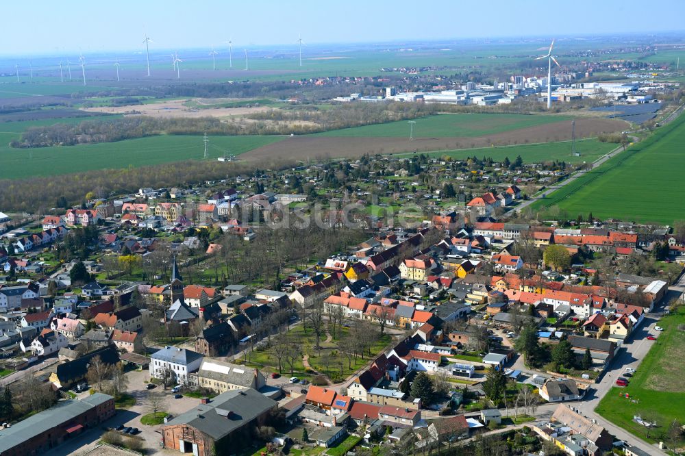 Zehmitz von oben - Ortsansicht am Rande von landwirtschaftlichen Feldern in Zehmitz im Bundesland Sachsen-Anhalt, Deutschland